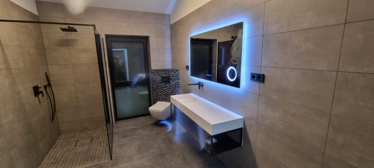 Modernes Bad im Loft-Stil mit Walk-in-Dusche